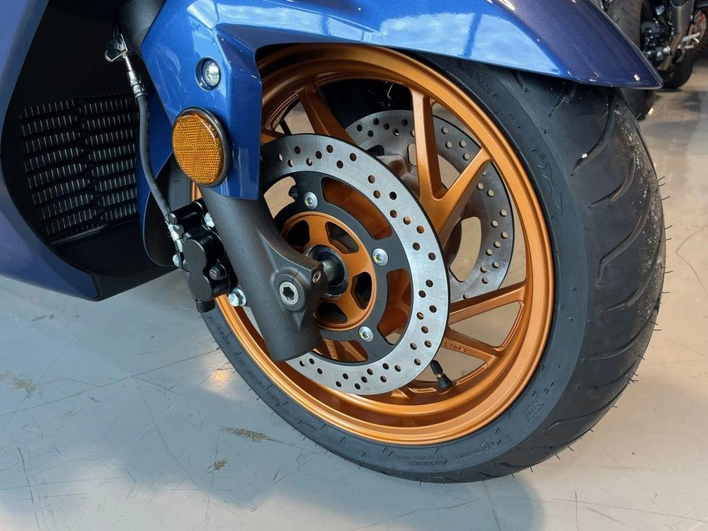 2026 Suzuki Burgman 400 alt