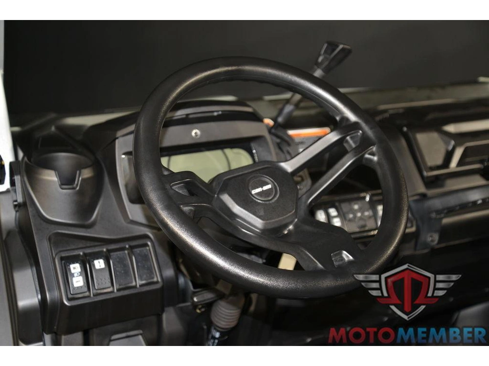 2025 Can-am Defender X Mr With Half-doors Hd10 Hyper Silver & Legion Red alt