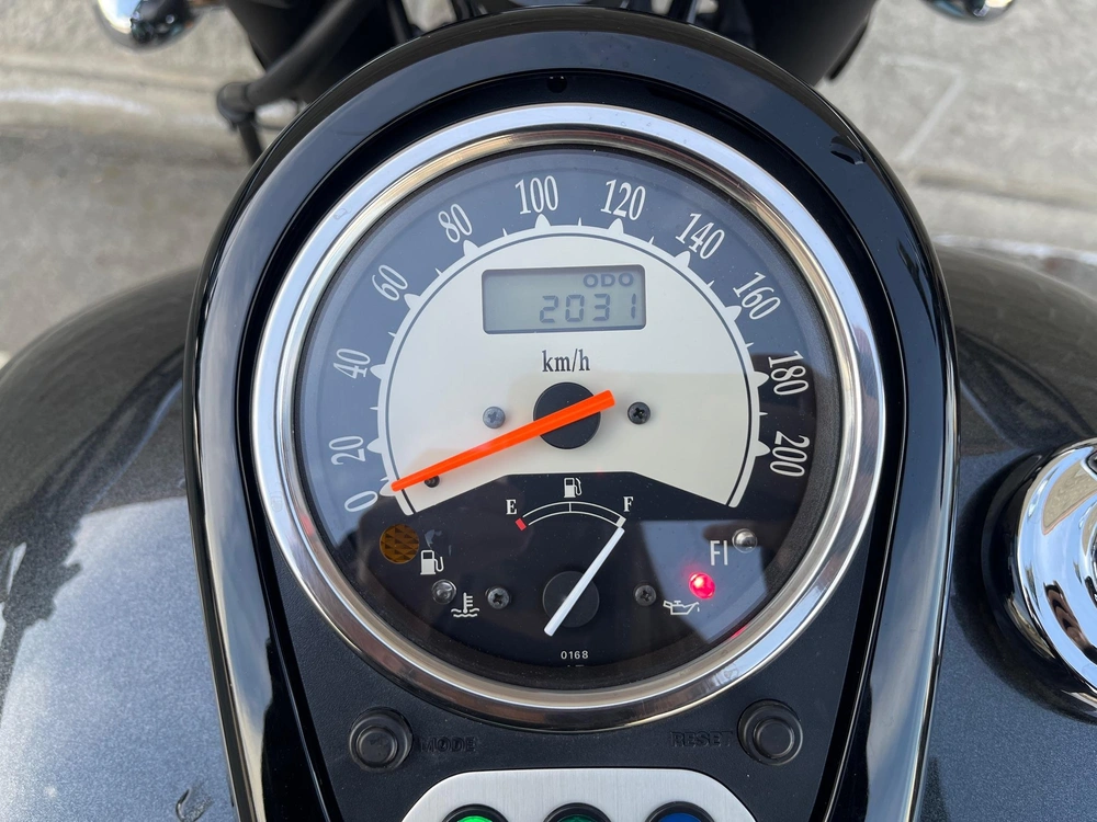 2025 Kawasaki Vulcan 900 Classic alt