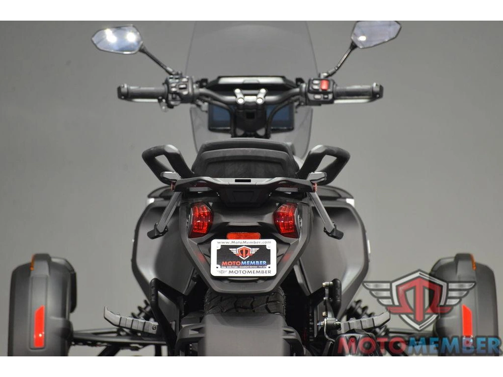 2025 Can-am Canyon alt