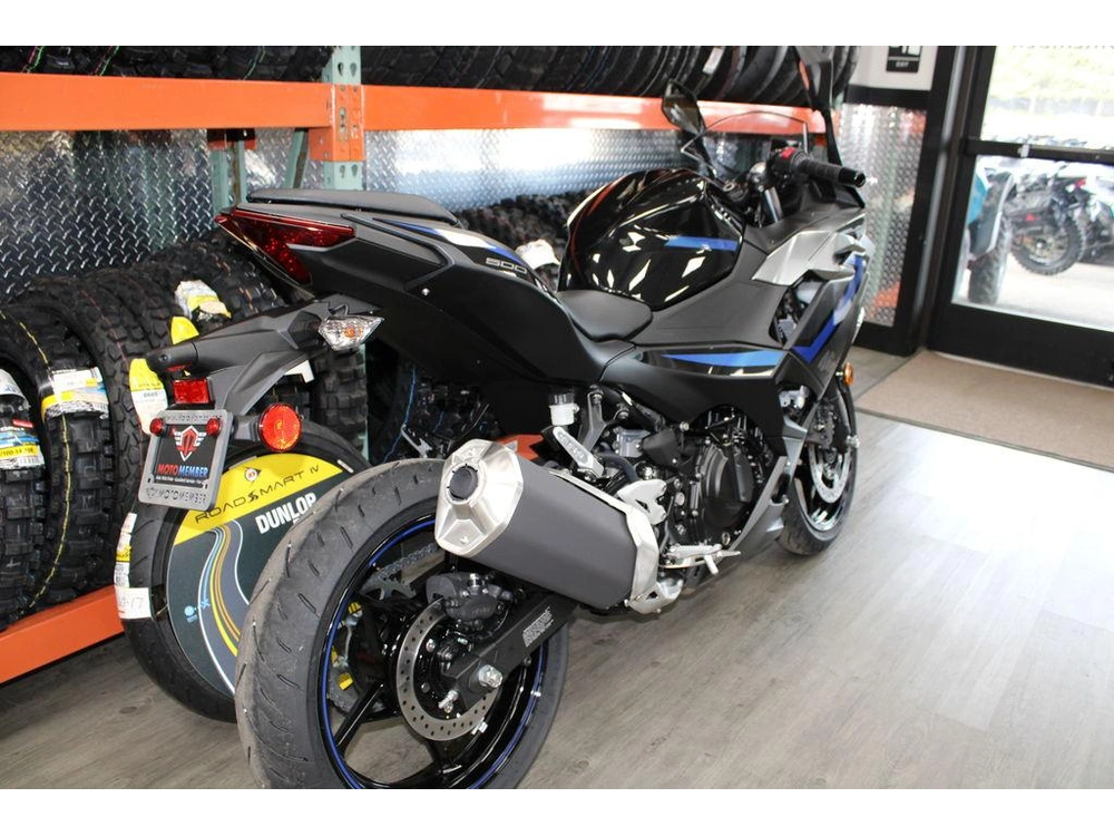 2025 Kawasaki Ninja® 500 Se Abs alt