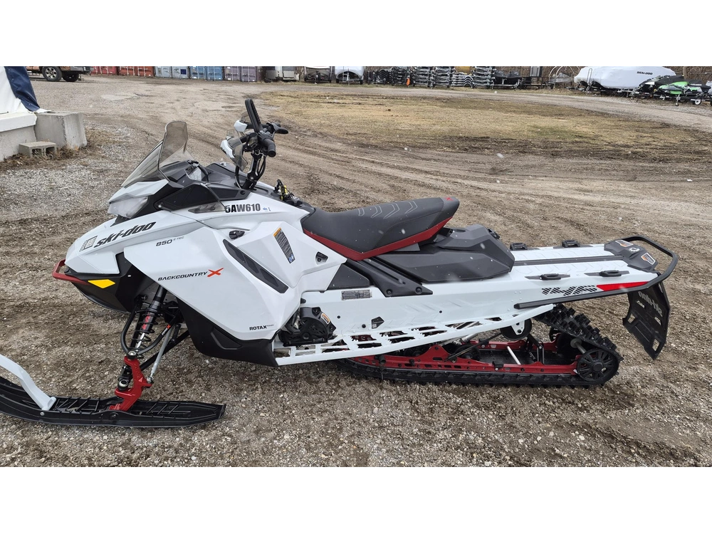 2023 Ski-doo 2023 Backcountry X 850 alt