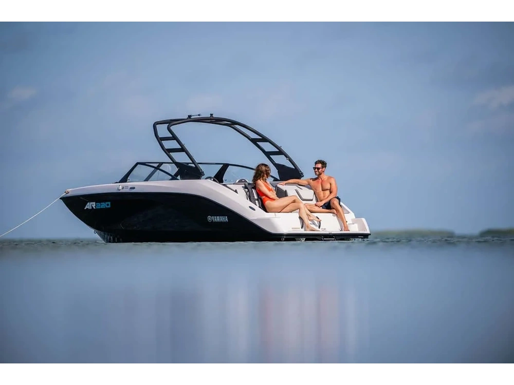 2025 Yamaha Ar220 Black alt