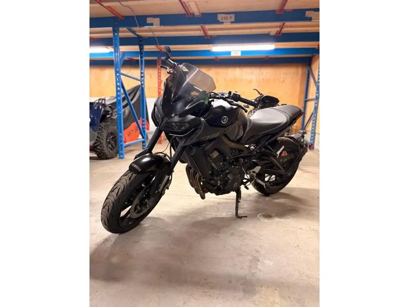 2018 Yamaha MT-09 thumbnail 4