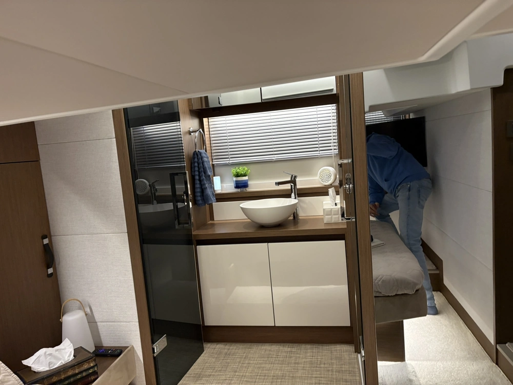 2022 Jeanneau Leader 46 alt