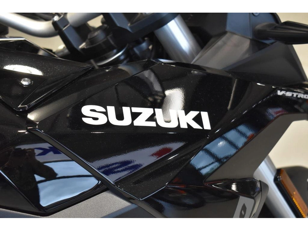 2024 Suzuki V-strom 800 Touring alt