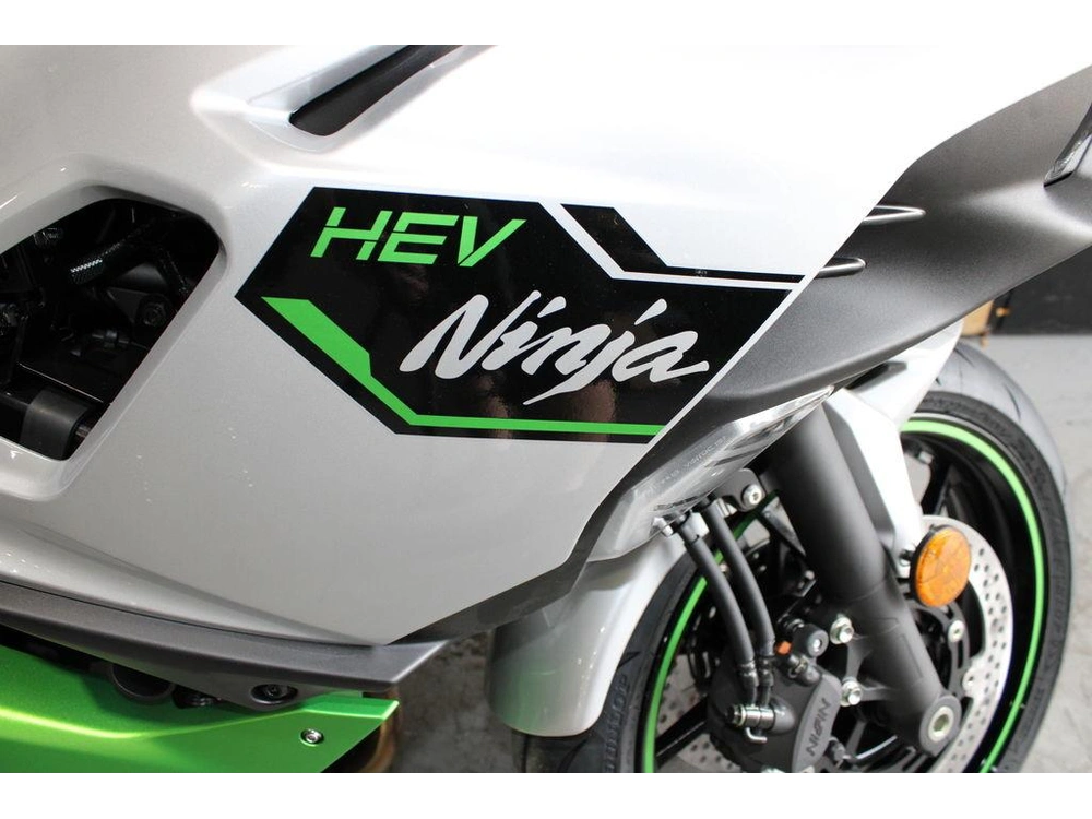 2024 Kawasaki Ninja® 7 Hybrid Abs alt