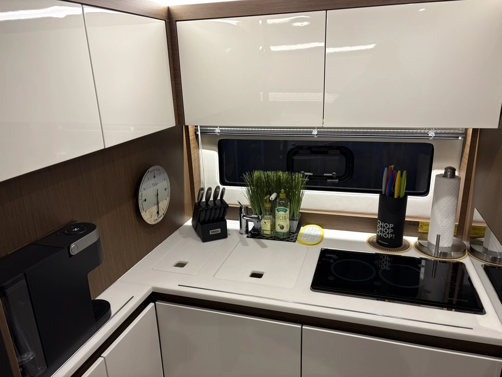 2022 Jeanneau Leader 46 alt