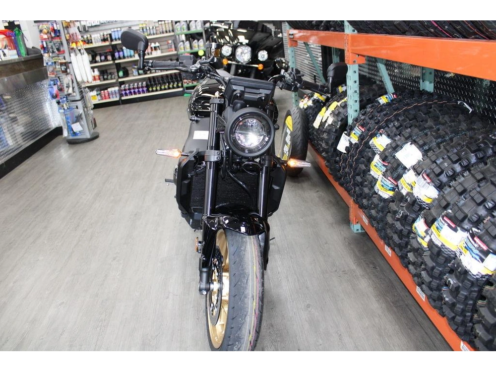 2025 Yamaha Xsr900 alt