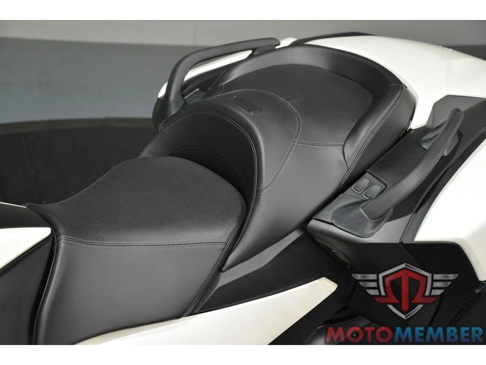 2026 Can-am Spyder Rt alt