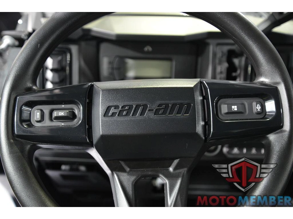 2026 Can-am Defender Max Xt Cab Hd11 With 10.25 In.display alt