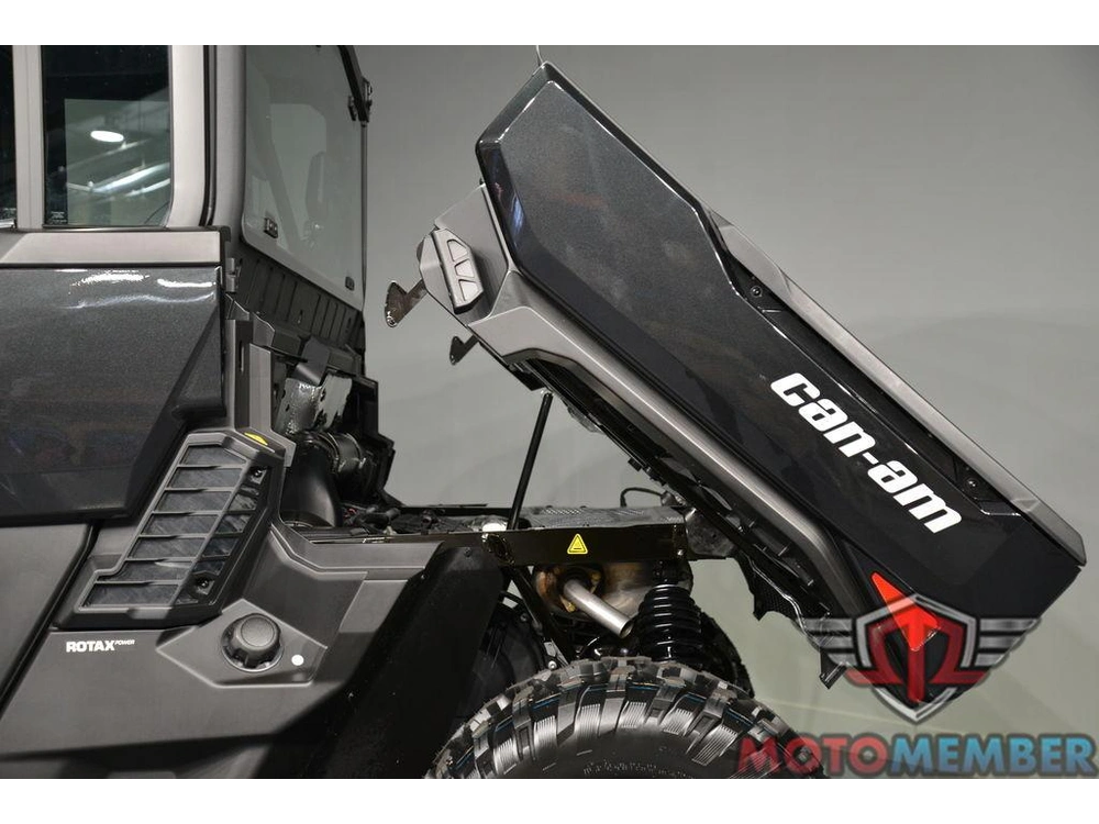 2026 Can-am Defender Max Xt Cab Hd11 With 10.25 In. Infotainment alt