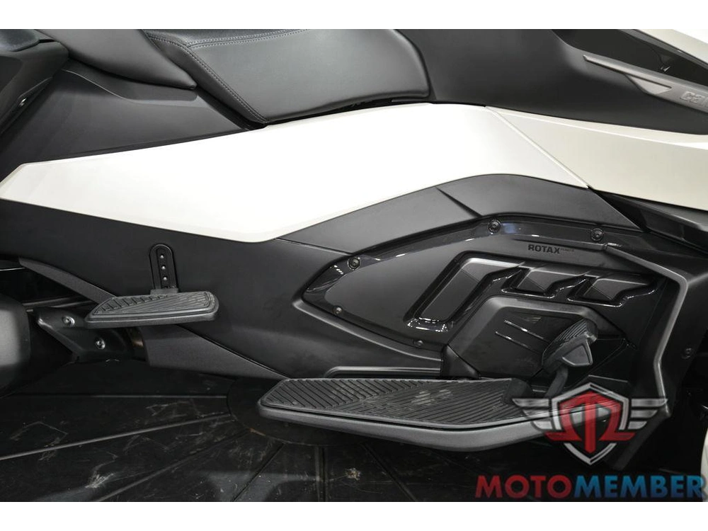 2026 Can-am Spyder Rt alt