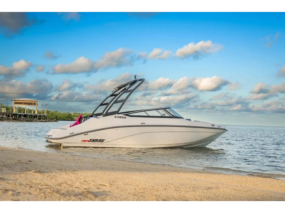 2025 Yamaha Ar195 White alt