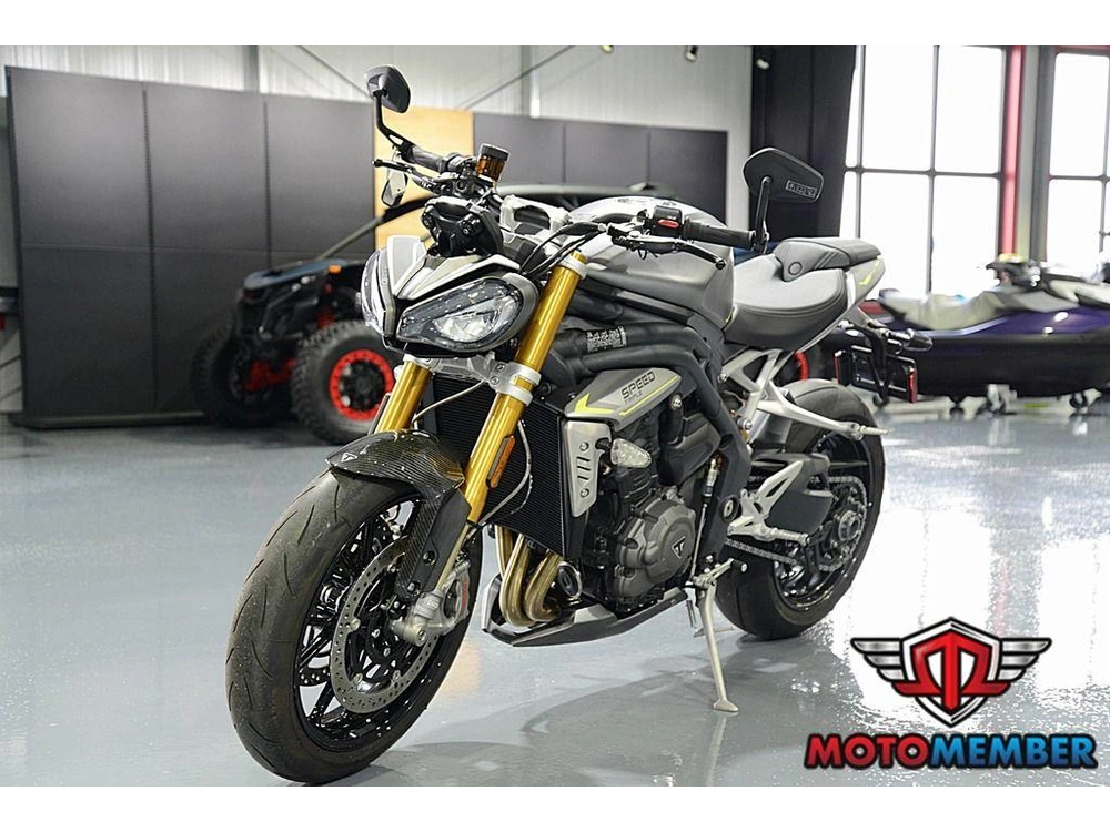 2022 Triumph Speed Triple 1200 Rs Matte Silver Ice alt