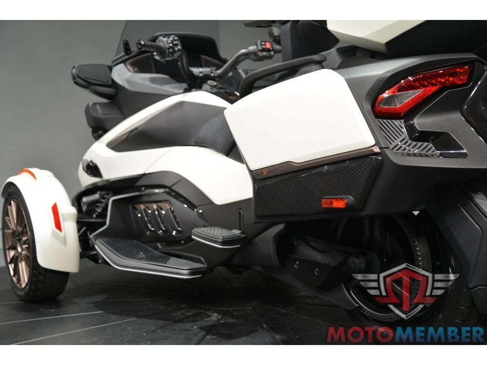 2025 Can-am Spyder Rt Sea-to-sky alt