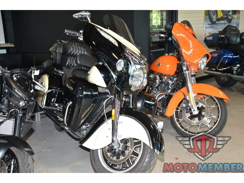 2017 Indian Motorcycle Roadmaster® Thunder Black Over Ivory Cream alt