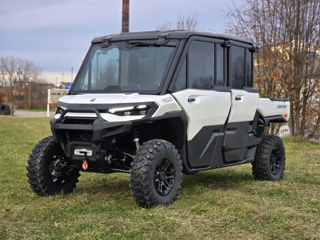 2026 Can-Am DEFENDER - MAX LIMITED HD11