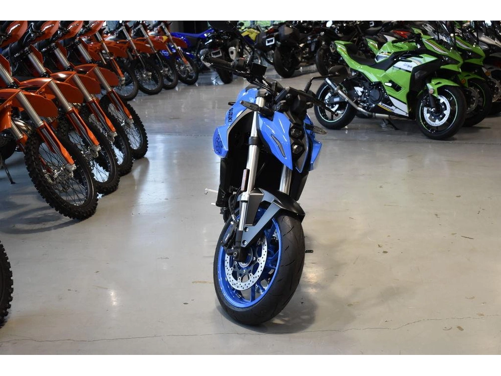 2024 Suzuki Gsx-8s alt