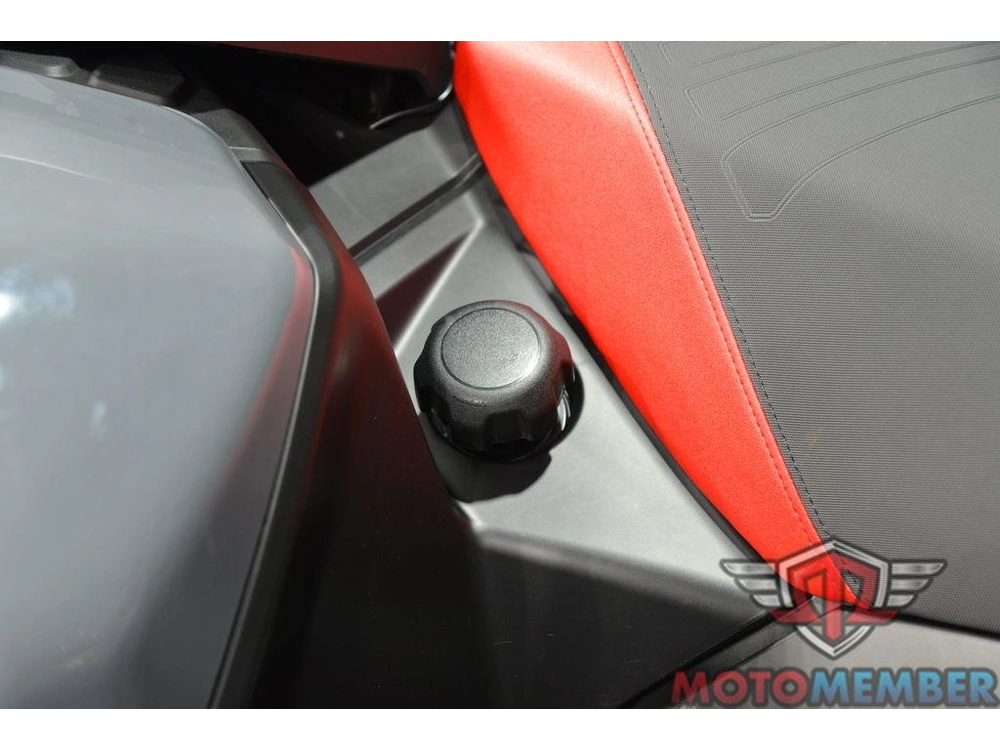 2025 Can-am Outlander X Mr 1000r Granite Grey & Legion Red alt