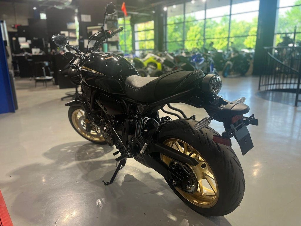 2025 Yamaha Xsr700 alt