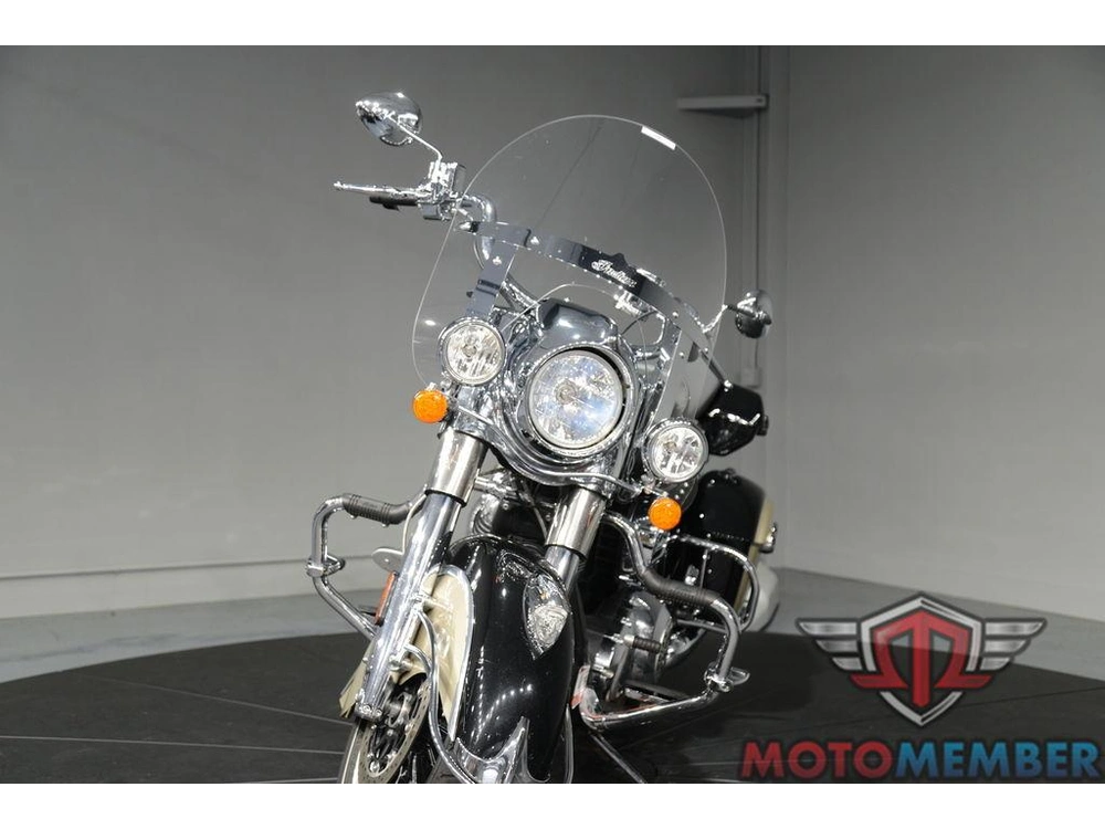 2022 Indian Motorcycle Springfield® Black Metallic/dirt Track Tan alt