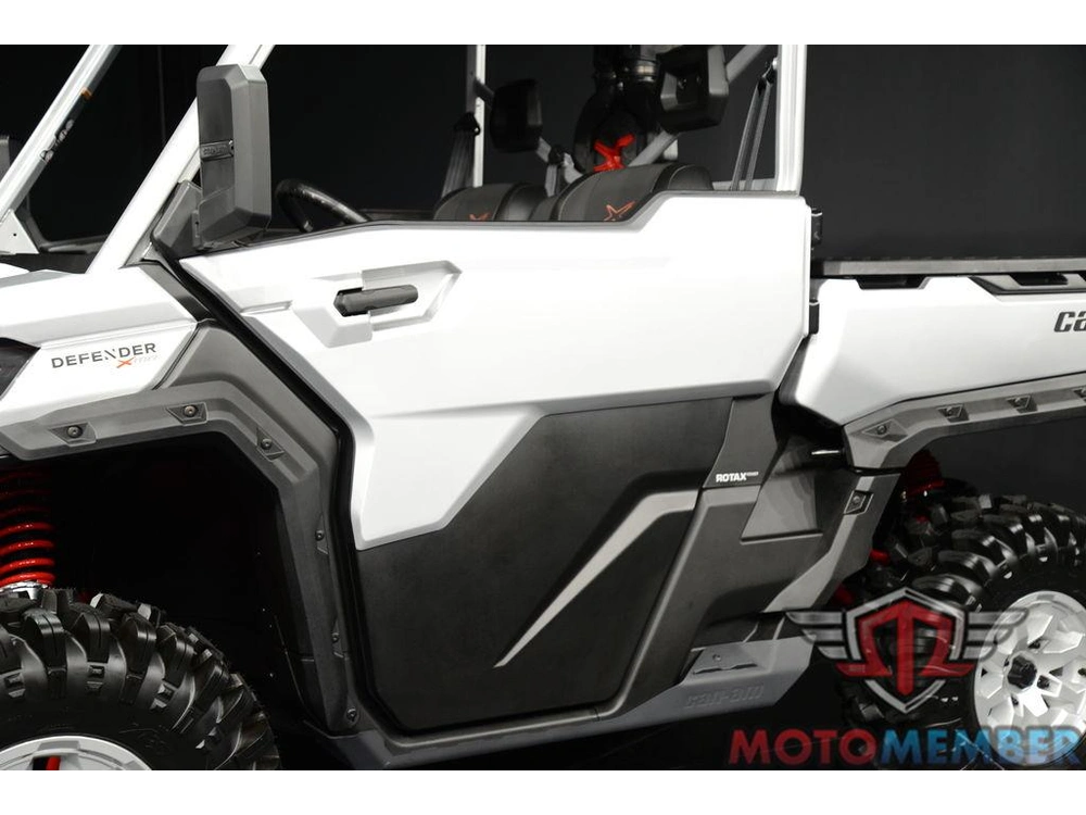 2025 Can-am Defender X Mr With Half-doors Hd10 Hyper Silver & Legion Red alt