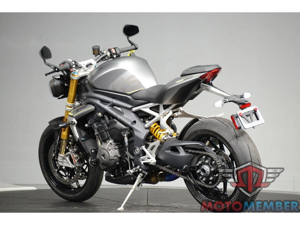 2022 Triumph Speed Triple 1200 Rs Matte Silver Ice alt