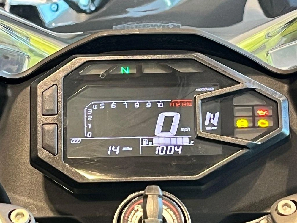 2026 Kawasaki Ninja® 500 Abs Metallic Yellowish Green/ebony alt