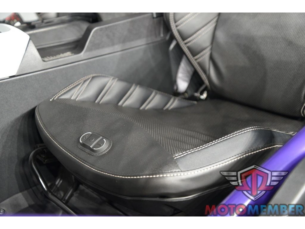 2024 Slingshot Slingshot® R Autodrive Purple Lightning alt