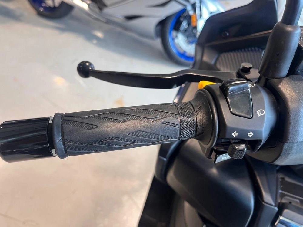 2026 Suzuki Burgman 400 alt