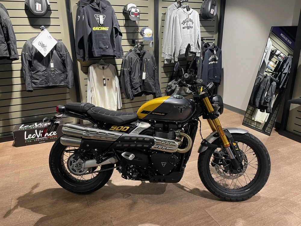 2026 Triumph Scrambler 900 - Mineral Gray / Cosmic Yellow alt