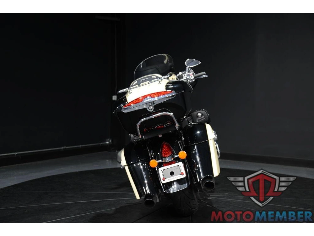 2017 Indian Motorcycle Roadmaster® Thunder Black Over Ivory Cream alt