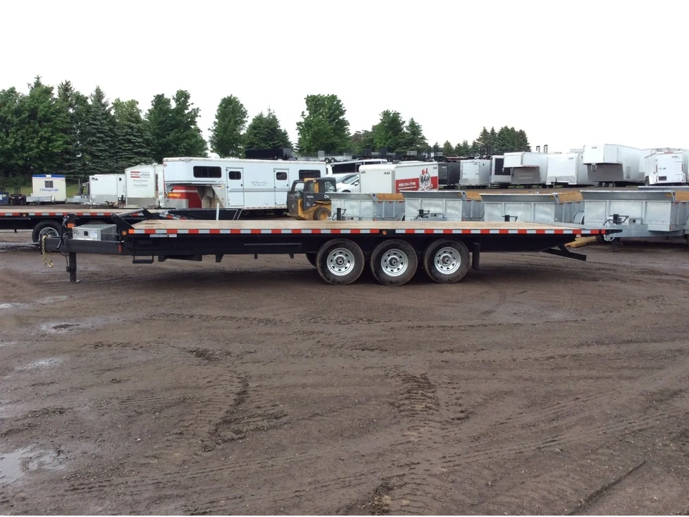 2026 Canada Trailers 8.5x26 10.5 Ton Hydraulic Tilt Trailer alt