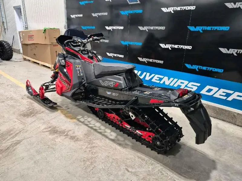 Polaris BOOST INDY VR1 DYNMX 137 2026