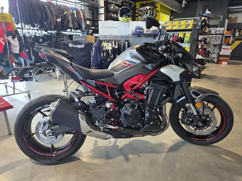 Kawasaki Z900 2025
