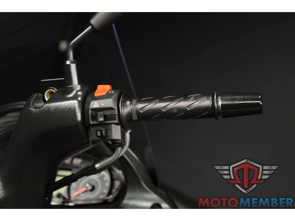 2022 Suzuki Burgman 200 alt