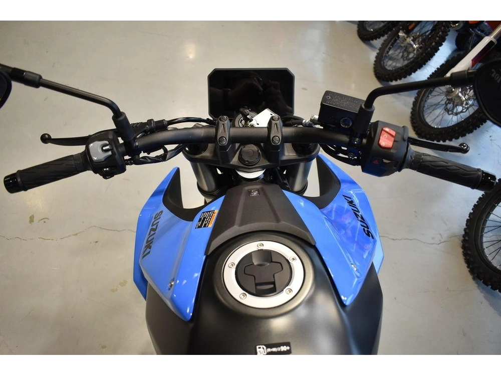 2024 Suzuki Gsx-8s alt