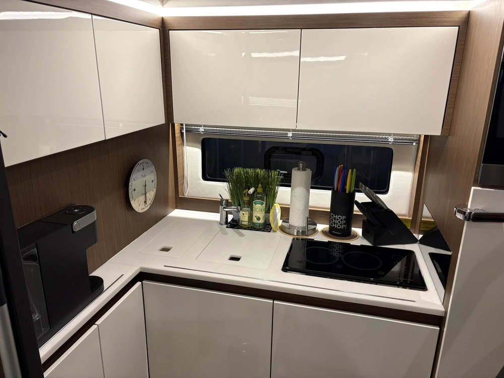 2022 Jeanneau Leader 46 alt