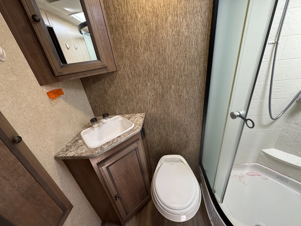 2017 Cruiser Rv Shadow Cruiser 195wbs alt