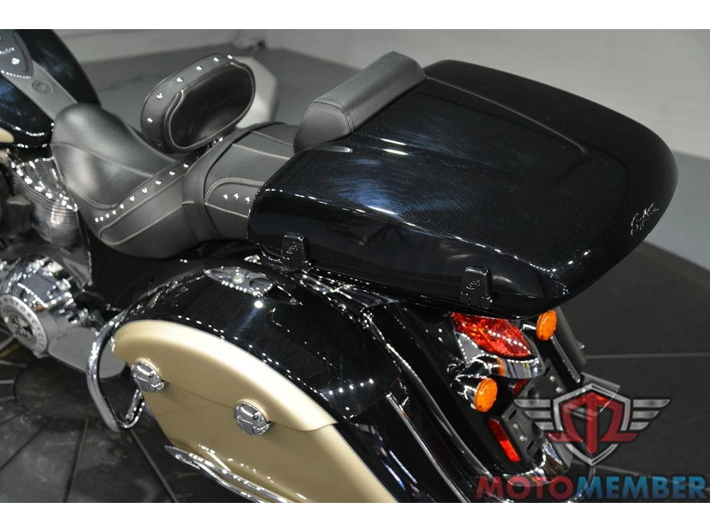 2022 Indian Motorcycle Springfield® Black Metallic/dirt Track Tan alt