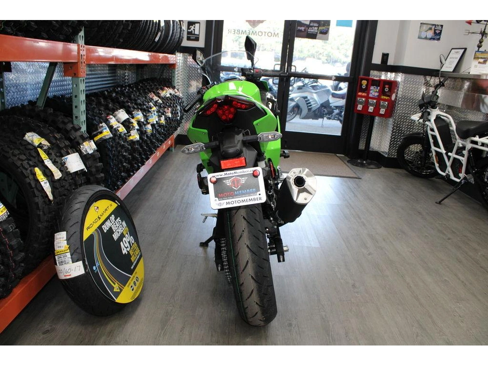 2025 Kawasaki Ninja® 500 Krt Edition alt