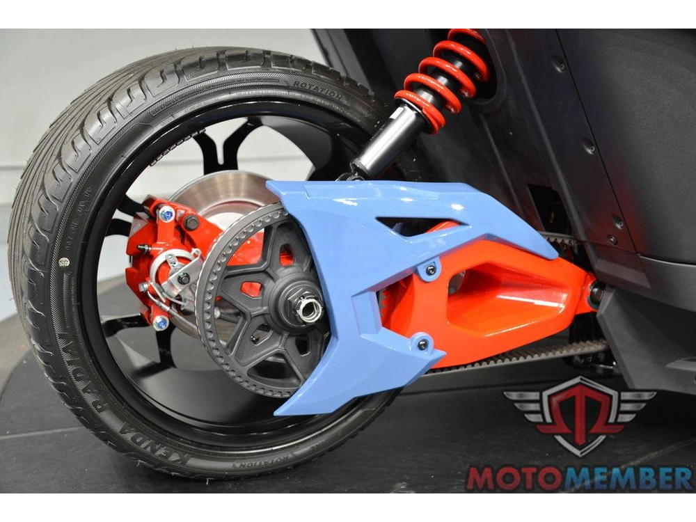 2025 Slingshot Slingshot® R Autodrive Royal Red Crystal alt