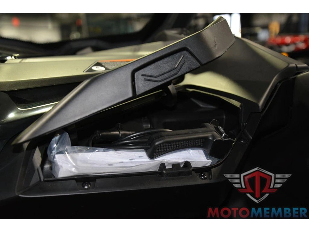 2025 Can-am Maverick R Max X Rs alt