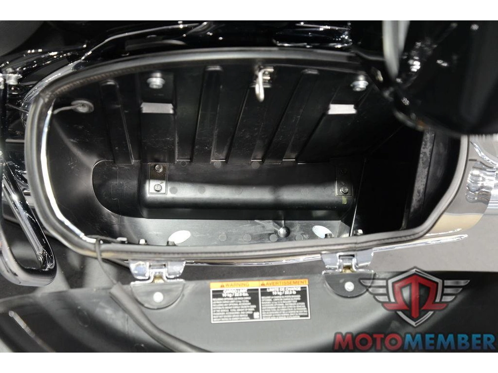 2022 Indian Motorcycle Springfield® Black Metallic/dirt Track Tan alt