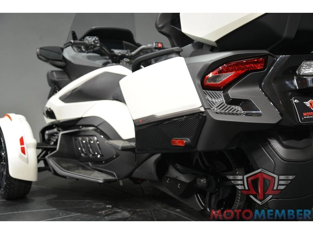 2026 Can-am Spyder Rt Sea-to-sky alt