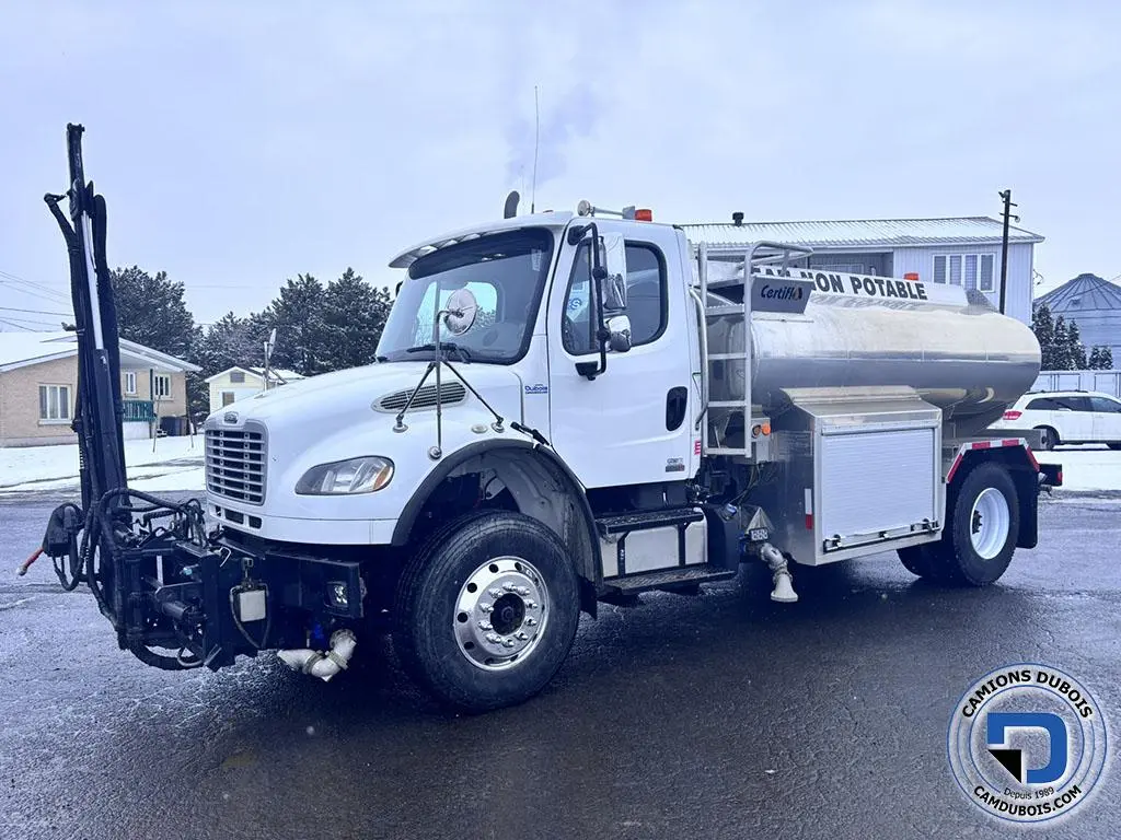 2011 Freightliner M2-106