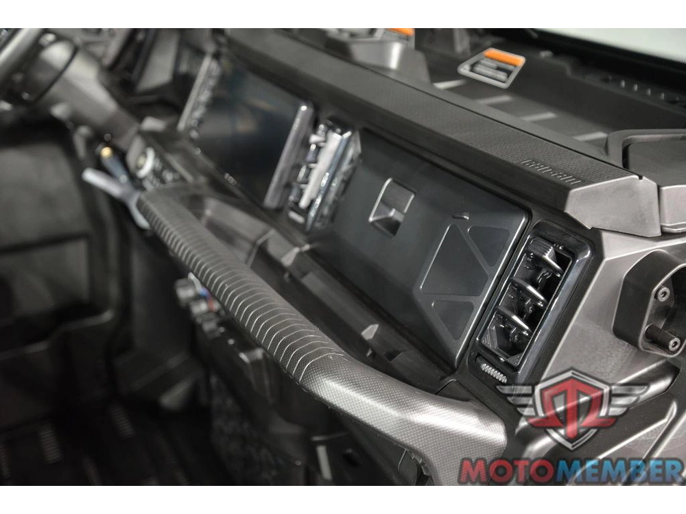 2026 Can-am Defender Max Xt Cab Hd11 With 10.25 In.display alt