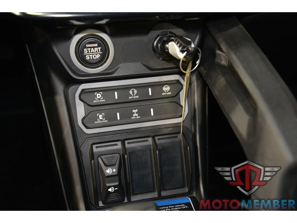 2026 Can-am Maverick R X Rc alt