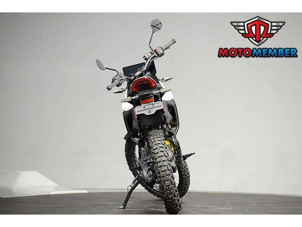 2025 Can-am Origin White alt